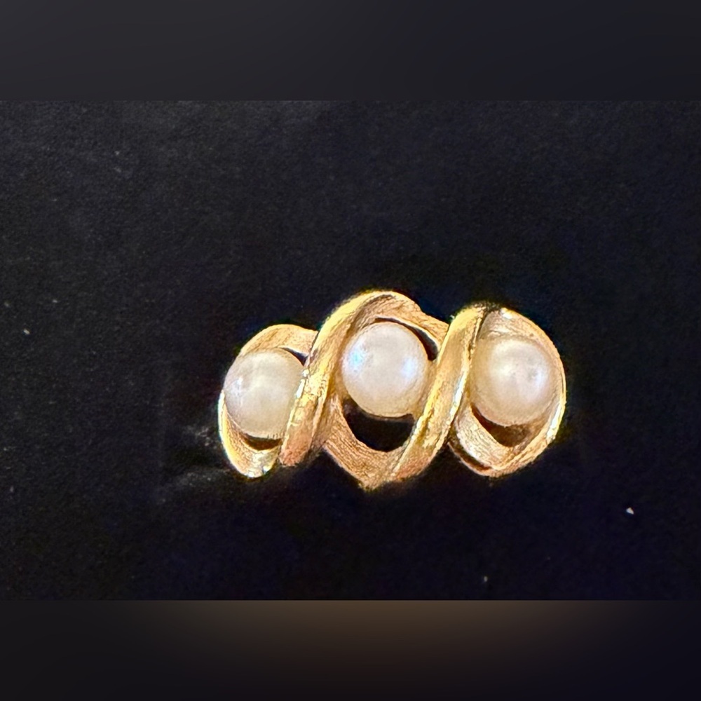 Avon Gold Pearl Twist Cluster Brooch - White Pearls